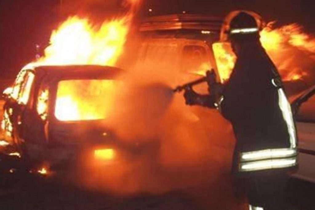 Via Russoli incendio auto