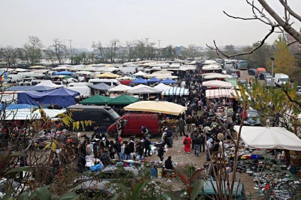 Mercatino delle pulci di viale Puglie
