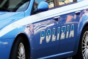 Arrestato in casa con due etti di hashish Arrestato cileno ricercato per omicidio Trafficante marocchino arrestato in Lorenteggio Arrestati tre giovani per spaccio Arrestato egiziano con 2 panetti di hashish in tasca Arrestati due marocchini per spaccio in zona Mecenate Due arresti per droga in viale Monza e Porta Romana Fine settimana di arresti per detenzione e spaccio Gambiano e italiano arrestati per spaccio Molestò bimba su filobus, arrestato salvadoregno arrestato pusher tunisino Arrestati tre giovani rapinatori egiziani rapina aggravata Due arresti per furti in un'auto Marocchino e rumeno arrestati per droga Due marocchini arrestati per spaccio e resistenza a pubblico ufficiale Viale Monza un arresto per detenzione di stupefacenti ai fini di spaccio Arrestato affiliato a clan arrestati due fratelli marocchini Pusher perde una scarpa Rissa fra filippini Tre immigrati arrestati per spaccio e furti Sei arresti per droga in tre ore Ergastolano in permesso premio accoltella anziano Sequestrati ristoranti gestiti da cosche calabresi Nordafricano rapina anziana Egiziano turco e moldavo tunisino arrestato per furto aggravato Egiziano ed Eritreo arrestati per tratta di esseri umani Marocchino minaccia moglie e figlia con l'acido, arrestato Lancia una molotov contro il fratello Algerino arrestato per rapina aggravata porto illegale d'arma truffatore seriale fingendo di essere uno spacciatore sorpreso da un bambino resistenza a pubblico ufficiale spinelli ai bambini Spacca una vetrina Picchiava la compagna Cingalese speronato una volante cingalesi via Noè marijuana sul balcone Guineiano e filippino droga in auto ferito pistola a salve Viale Papiniano pasticceria Onlus gioielleria kosovaro disabile Magrebino raggiunto e arrestato Nike “Un peruviano irregolare è stato arrestato ieri dalla polizia, in seguito a un controllo, dopo aver trascinato un agente aggrappato alla sua auto".  marijuana e hashish sierraleonese Quattro spacciatori Tre sudamericani Due maliani controllo domiciliare furto con destrezza ladro detenzione arrestata resistenza rapinatori bancomat magrebini Poliziotto via san gregorio extracomunitari spacciatori distributore Ristoratore Viviani telefoni cellulari Approfittava delle due ore di permesso dai domiciliari concessegli dal giudice per organizzare ripetute truffe ai danni di ignari automobilisti. via Doberdò cadavere Contanti via Banfi rissa camerunensi contanti aggressione borseggiatore disabile accoltellamento domiciliari mazza stranieri stupefacenti cocaina allarme giubbotti incidente prostituzione spaccio pane latitante gambizzato picchia la madre Via Venini arrestato un sudanese gambiano senegalese dito camerunensi ticinese Matranga polizia arrestato lite Matranga polizia 300 clandestino