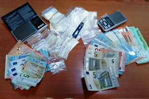dieci arresti