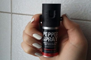 Spray urticante in metro Spray al peperoncino in classe