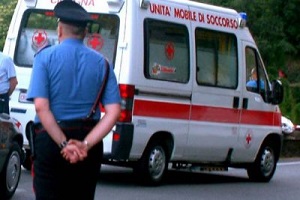 ambulanza caduta da quinto piano