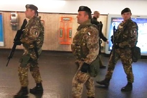 Gambiano molesta i passanti e aggredisce militare Militari fermano somalo in Cadorna