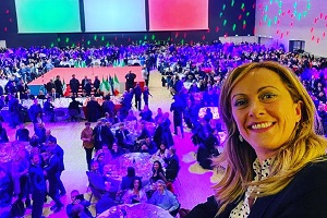 Milano abbraccia Giorgia Meloni