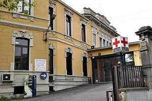Contagiati due medici del Policlinico Contagiato (probabilmente all'estero) un medico del Policlinico
