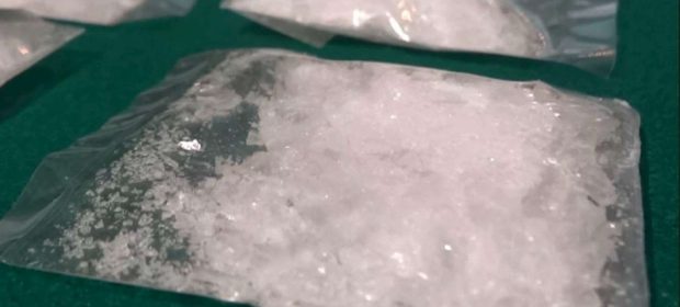 Un filippino di 52 anni è stato arrestato per detenzione di droga ai fini di spaccio. La polizia lo ha trovato in via Porpora, zona Lambrate, arrestati due spacciatori cinesi 5000 dosi di shaboo