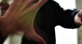 Insegnante aggredito