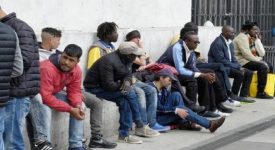 profughi per strada
