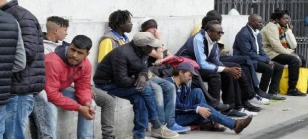 profughi per strada