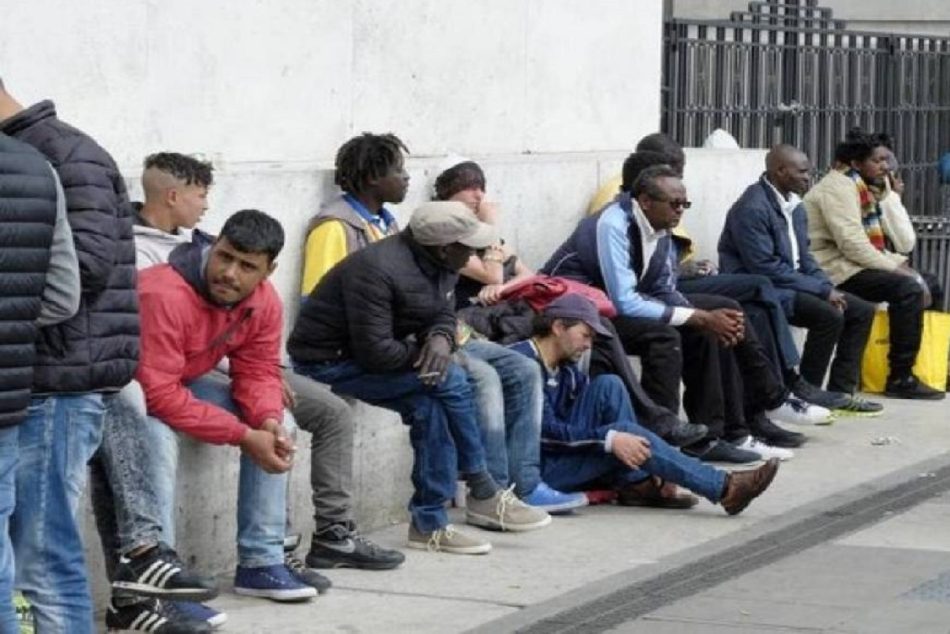 profughi per strada