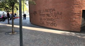 scritte ingiuriose contro la DIGOS