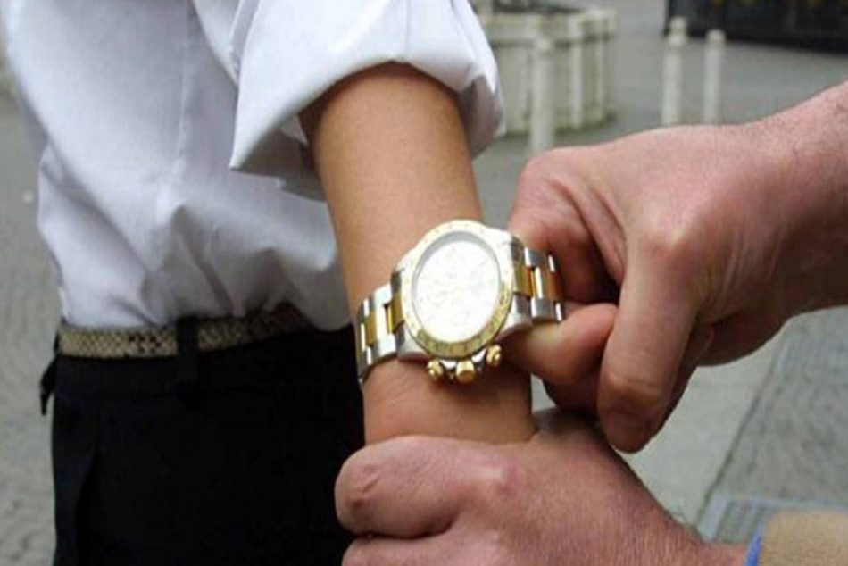 furto orologio Enjoy