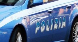 Arrestati i sei responsabili di un'aggressione all'Arco della Pace Arrestati due pusher con 2,8 kg di hashish Marocchino danneggia albergo e aggredisce agenti Spacciava in un negozio di ottica: arrestato Due arresti per furti in supermercati Un arresto per spaccio in via Uccelli di Nemi Tre arresti per spaccio di cocaina ed eroina In tre derubano un uomo e scappano arrestati Sabato 9 maggio, invece, gli agenti della Squadra Mobile hanno arrestato un cittadino marocchino di 20 anni per detenzione di eroina. I poliziotti avevano notato alcuni tossicodipendenti che, da Corso Lodi, si stavano portando presso l’ex scalo ferroviario di “Scalo Romana” e avevano raggiunto una strada sterrata parallela a Viale Isonzo. Gli agenti in abiti civili si sono accodati ai tossicodipendenti che erano in attesa di acquistare le dosi fino a quando si sono trovati davanti al ragazzo marocchino che, nascosto dietro un cespuglio, stava pesando e vendendo eroina. Immediatamente fermato, nella mano sinistra, lo spacciatore aveva 28 involucri di eroina per un peso totale di circa 30 gr pronti per essere venduti. Il pusher, senza fissa dimora e irregolare sul territorio nazionale, è stato arrestato. Arrestato pusher al Parco delle Favole Minaccia con un coltello la madre e il fratello, arrestata Arrestato in casa con due etti di hashish Arrestato cileno ricercato per omicidio Trafficante marocchino arrestato in Lorenteggio Arrestati tre giovani per spaccio Arrestato egiziano con 2 panetti di hashish in tasca Arrestati due marocchini per spaccio in zona Mecenate Due arresti per droga in viale Monza e Porta Romana Fine settimana di arresti per detenzione e spaccio Gambiano e italiano arrestati per spaccio Molestò bimba su filobus, arrestato salvadoregno arrestato pusher tunisino Arrestati tre giovani rapinatori egiziani rapina aggravata Due arresti per furti in un'auto Marocchino e rumeno arrestati per droga Due marocchini arrestati per spaccio e resistenza a pubblico ufficiale Viale Monza un arresto per detenzione di stupefacenti ai fini di spaccio Arrestato affiliato a clan arrestati due fratelli marocchini Pusher perde una scarpa Rissa fra filippini Tre immigrati arrestati per spaccio e furti Sei arresti per droga in tre ore Ergastolano in permesso premio accoltella anziano Sequestrati ristoranti gestiti da cosche calabresi Nordafricano rapina anziana Egiziano turco e moldavo tunisino arrestato per furto aggravato Egiziano ed Eritreo arrestati per tratta di esseri umani Marocchino minaccia moglie e figlia con l'acido, arrestato Lancia una molotov contro il fratello Algerino arrestato per rapina aggravata porto illegale d'arma truffatore seriale fingendo di essere uno spacciatore sorpreso da un bambino resistenza a pubblico ufficiale spinelli ai bambini Spacca una vetrina Picchiava la compagna Cingalese speronato una volante cingalesi via Noè marijuana sul balcone Guineiano e filippino droga in auto ferito pistola a salve Viale Papiniano pasticceria Onlus gioielleria kosovaro disabile Magrebino raggiunto e arrestato Nike “Un peruviano irregolare è stato arrestato ieri dalla polizia, in seguito a un controllo, dopo aver trascinato un agente aggrappato alla sua auto".  marijuana e hashish sierraleonese Quattro spacciatori Tre sudamericani Due maliani controllo domiciliare furto con destrezza ladro detenzione arrestata resistenza rapinatori bancomat magrebini Poliziotto via san gregorio extracomunitari spacciatori distributore Ristoratore Viviani telefoni cellulari Approfittava delle due ore di permesso dai domiciliari concessegli dal giudice per organizzare ripetute truffe ai danni di ignari automobilisti. via Doberdò cadavere Contanti via Banfi rissa camerunensi contanti aggressione borseggiatore disabile accoltellamento domiciliari mazza stranieri stupefacenti cocaina allarme giubbotti incidente prostituzione spaccio pane latitante gambizzato picchia la madre Via Venini arrestato un sudanese gambiano senegalese dito camerunensi ticinese Matranga polizia arrestato lite Matranga polizia 300 clandestino