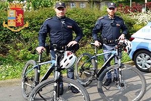 Controlli nei parchi: due indagati Speed, marijuana e hashish arrestato studente al Parco Arrestato spacciatore al parco Indro Montanelli Due arresti per droga agenti ciclisti, polizia senegalese
