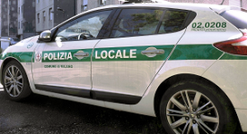 Differito lo sciopero della Polizia Locale Arrestato con 1 kg di cannabinoidi in auto e quasi 2 etti di cocaina in cantinaVia De Gasperi e Cusago, sgomberate roulotte https://www.ansa.it/lombardia/notizie/2022/01/29/fingono-di-esser-stati-investiti-per-derubare-giovane-presi_e8177678-eccb-4eb8-b08a-b3223ef88179.html Sette condanne per reati ai danni anziani Fermato gambiano per aggressioni a donne in piazza san Fedele Sequestrato un centro massaggi per sfruttamento della prostituzione Due donne arrestate per spaccio Sequestrati 400 grammi di cocaina e 138mila euro Polizia locale: sequestrati 46mila adattatori pericolosi Test sierologici per la Polizia Locale Tre arresti per spaccio della Polizia Locale Circa 200 agenti dedicati a presìdi mobili e hotspot Arrestato spacciatore con 2 etti di hashish nascosti nel passeggino Denunciato italiano di 45 anni per molestie sessuali Controllate 35 persone e 13 attività in zona Benedetto Marcello polizia locale sequestra due street food Sarà potenziato il servizio vigili di quartiere Cinese arrestato con 480 grammi di shaboo e 50 di ecstasy Revenge porn pregiudicato peruviano annonaria polizia locale