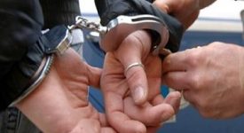 arrestato, manette, ammanettato assassino