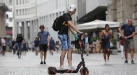 De Corato (FdI): proposta di legge per obbligo casco sui monopattini Salgono a 6.000 i monopattini in sharing Monopattini in sharing bloccati dal TAR monopattini