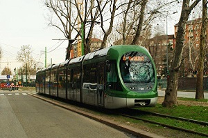 Ragazza molestata su un tram