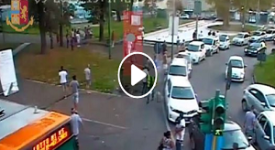 Marocchino accoltella padre che passeggia con i figli