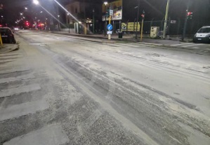 La strada s'imbianca per il bus Atm