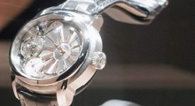 Tentano rapina di orologio da 180mila euro Irretito dalle avances di una sudamericana si fa rubare l'orologio