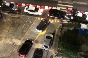 traffico impazzito e sosta impossibile in zona Pacini
