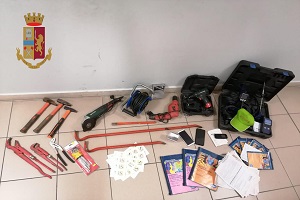 Si fingevano idraulici per truffare anziani