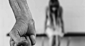 Marocchino picchia e cosparge benzina la compagna Eritreo arrestato per violenza sessuale Boliviano arrestato per stupro Boliviano arrestato per stupro Cinese picchia moglie e figli, arrestato Manda fidanzata in ospedale, arrestato Abusi su minorenne violenza Ex pugile marocchino arrestato per stuprodomestica