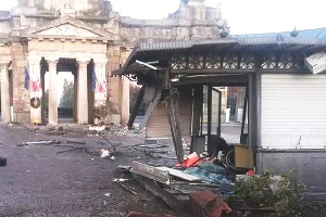 si schianta contro il Cimitero Maggiore