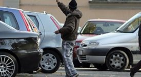 Parcheggiatore abusivo arrestato per tentata estorsione