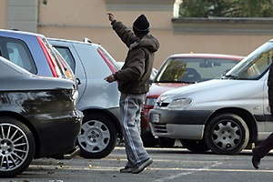 Parcheggiatore abusivo arrestato per tentata estorsione
