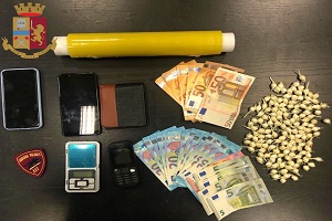 Egiziano arrestato per detenzione e spaccio di cocaina