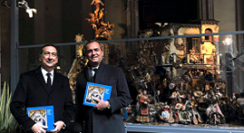 Sala e de Magistris accendono il presepe a Palazzo Marino