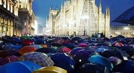Manifestazione delle sardine in Piazza Duomo