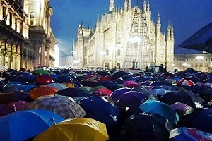 Manifestazione delle sardine in Piazza Duomo