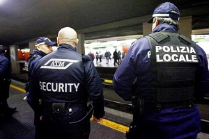 security atm Gambiano e ivoriano impazziscono sulla Metro