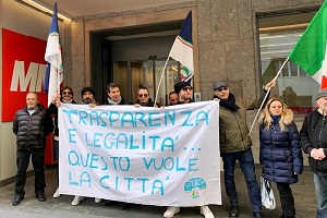 Presidio di Fratelli d'Italia davanti alla sede di MM spa
