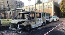 Incendiati mezzi della Polizia Locale