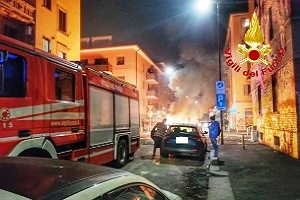 Appartenenti a un centro sociale aggrediscono i Vigili del Fuoco