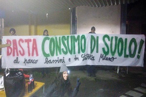Manifestazione per salvare gli alberi del Politecnico