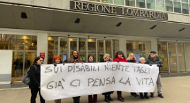 Tagli sui disabili protesta sotto la Regione