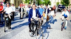 Sala vuole una ripartenza in bicicletta Il 2 febbraio Sala mette a piedi i milanesi