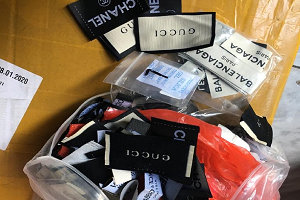 Sequestrati oltre mille capi d'abbigliamento contraffatti