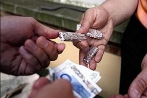 Due arresti e tre segnalazioni alla Prefettura per spaccio Due arresti per spaccio in via Arese e Via Ravenna