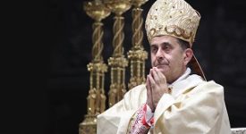 Pranzo con i poveri per Monsignor Delpini Monsignor Delpini: Pasqua drammatica Monsignor Delpini: frigo pieni e cuori vuoti L’Arcidiocesi dispone la sospensione delle Celebrazioni Eucaristiche