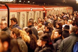 Mascaretti (FdI): sospendere aree B e C per ridurre i passeggeri sui mezzi