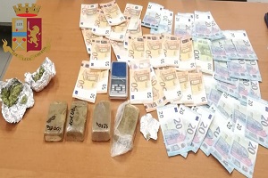 Quattro panetti di hashish in una cantina di Quarto Oggiaro