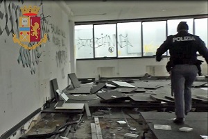Polizia interrompe rave party, 32 denunciati