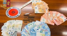 Market della droga in un negozio di frutta e verdura
