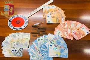 Market della droga in un negozio di frutta e verdura